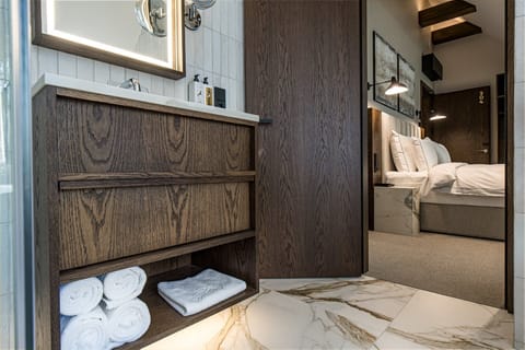 Studio (Vandenis Building) | Bathroom | Free toiletries, hair dryer, bathrobes, slippers