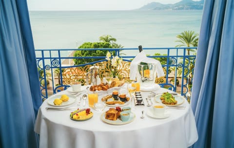 3 restaurants, breakfast, lunch, dinner served; Mediterranean cuisine
