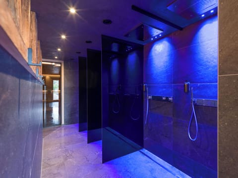 Couples treatment rooms, sauna, hot tub, steam room, body treatments