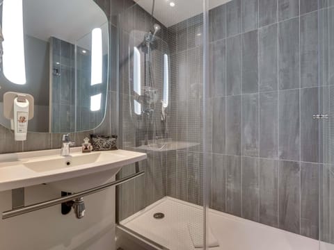 Comfort Room, 1 Double Bed | Desk, blackout drapes, soundproofing, free cribs/infant beds