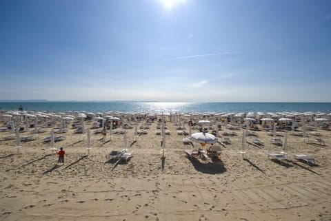 Private beach nearby, free beach cabanas, sun loungers, beach umbrellas