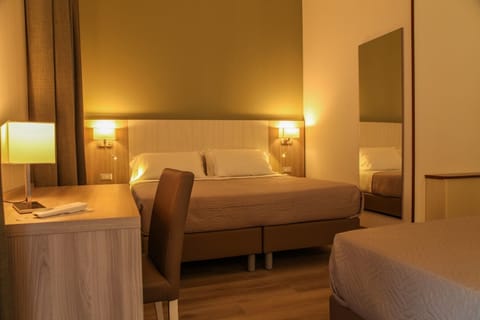 Standard Triple Room | Desk, blackout drapes, free WiFi, bed sheets