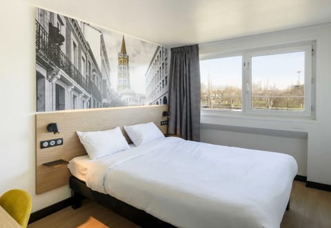 Premium bedding, desk, soundproofing, iron/ironing board