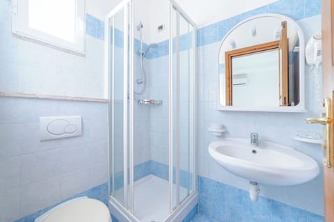 Double or Twin Room, Sea View | Bathroom | Combined shower/tub, free toiletries, hair dryer, towels