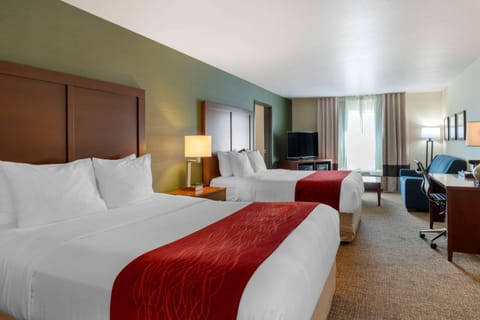 Premium bedding, in-room safe, desk, blackout drapes