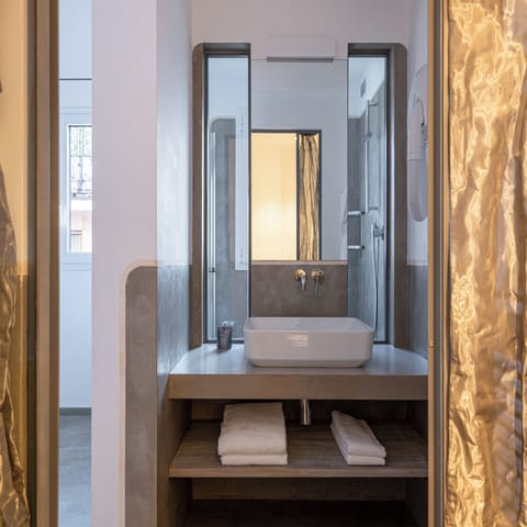 Standard Room | Bathroom | Shower, free toiletries, hair dryer, slippers