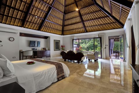 Garden Pool Villa | Free minibar items, in-room safe, desk, blackout drapes