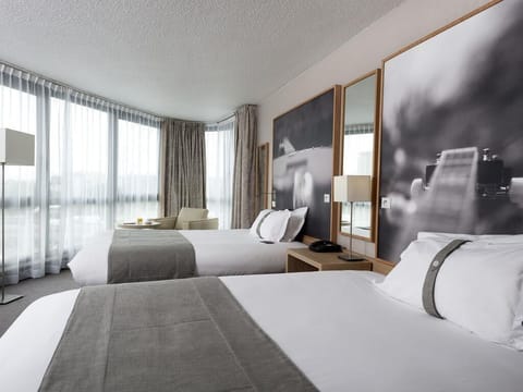 Premium bedding, in-room safe, desk, soundproofing