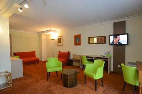 Suite | Living area | 24-inch flat-screen TV with digital channels, TV