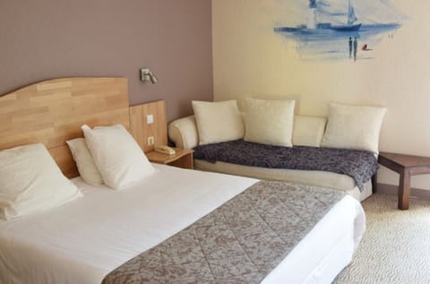 Comfort Quadruple Room | Desk, iron/ironing board, free cribs/infant beds, free WiFi