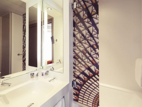 Premium bedding, in-room safe, blackout drapes, soundproofing