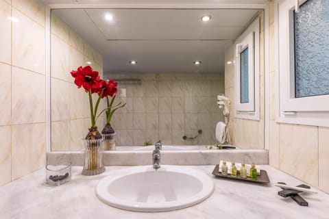 Combined shower/tub, free toiletries, hair dryer, slippers