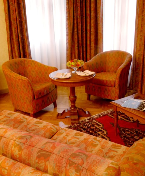 Minibar, in-room safe, free WiFi, wheelchair access