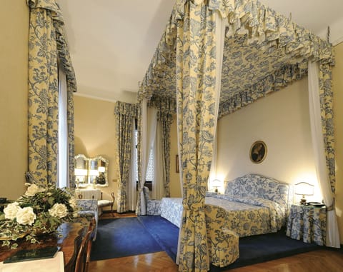 Suite | Down comforters, minibar, in-room safe, desk