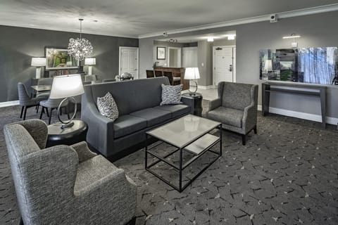 Presidentail Suite | Premium bedding, in-room safe, desk, blackout drapes