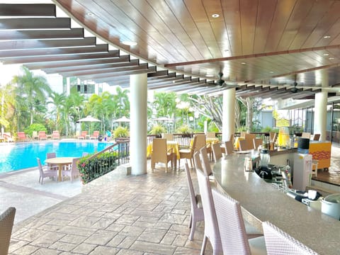 Poolside bar