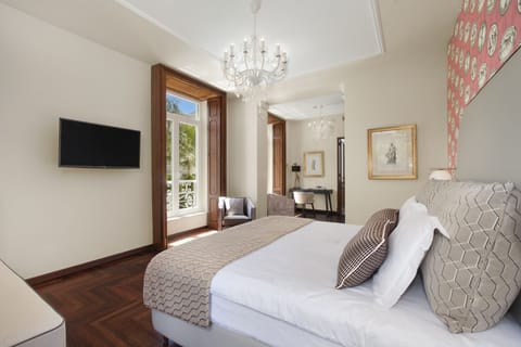 Junior Suite (with Jacuzzi) | Egyptian cotton sheets, premium bedding, minibar, in-room safe