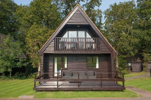 Swiss Style Lodge | Hypo-allergenic bedding, iron/ironing board, free WiFi, bed sheets