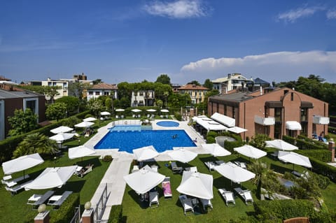 Seasonal outdoor pool, pool umbrellas, sun loungers