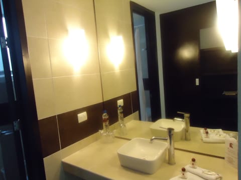 Standard Double Room | Bathroom sink