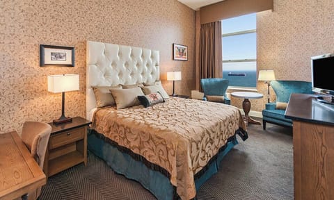 Deluxe Room, 1 King Bed, Lake View | In-room safe, desk, iron/ironing board, free WiFi