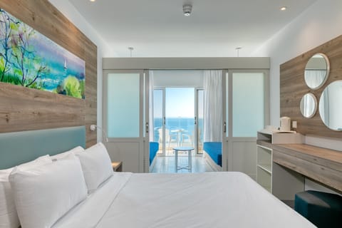 Family Room Sea View | Desk, iron/ironing board, free WiFi, bed sheets