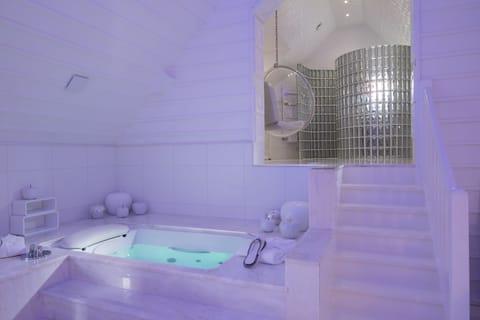 Romantic Suite, 1 King Bed, Hot Tub | Bathroom | Hair dryer, towels