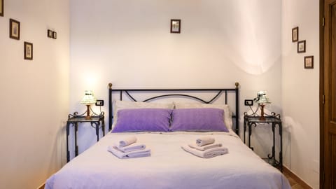 Comfort Room, 2 Double Beds, Kitchenette, Pool View | Egyptian cotton sheets, premium bedding, down comforters, desk