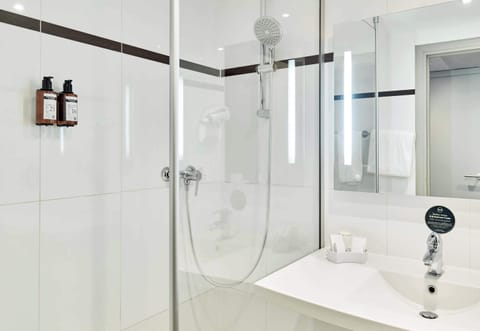 Double Room, Mobility Accessible, Non Smoking | Bathroom | Shower, hair dryer, towels, soap