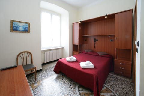 Double Room | Desk, rollaway beds