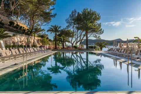 Indoor pool, 2 outdoor pools, sun loungers