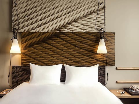 Standard Room, 1 Double Bed | Premium bedding, desk, laptop workspace, blackout drapes