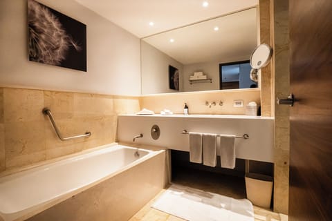 Room, Accessible, Non Smoking (mob/hearing acc w/ roll-in shower) | Bathroom | Combined shower/tub, deep soaking tub, free toiletries, hair dryer