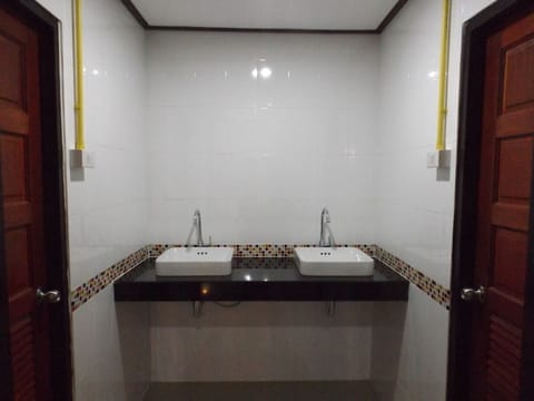 Basic Shared Dormitory, Mixed Dorm | Bathroom sink