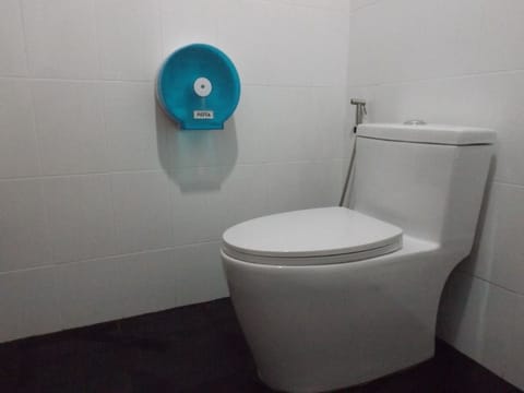 Basic Shared Dormitory, Mixed Dorm | Bathroom | Shower, rainfall showerhead, free toiletries, towels