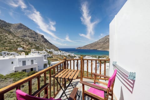 Classic Twin Room | Balcony