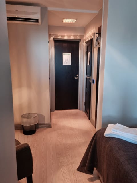 Economy Double Room | Iron/ironing board, free WiFi, bed sheets