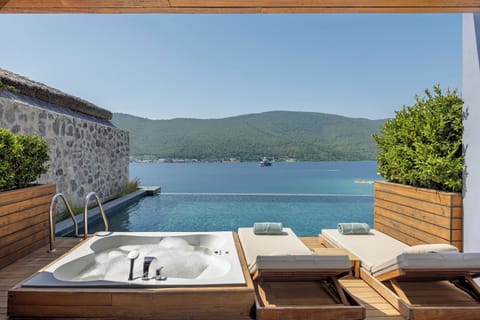 Exclusive Swim-up Room | Terrace/patio