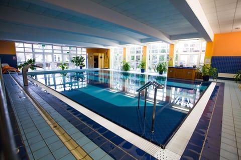 Indoor pool, sun loungers