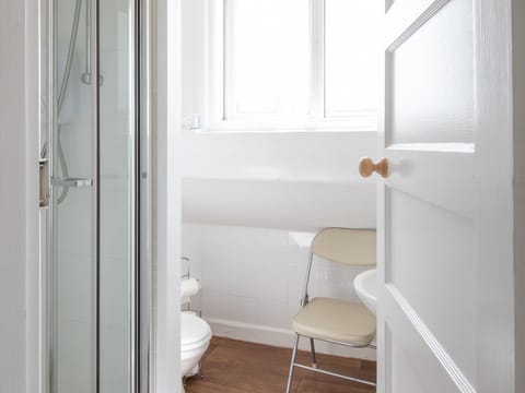 Twin Room, Ensuite (Shower) | Bathroom