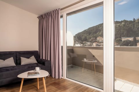 Family Room, Sea View | Frette Italian sheets, premium bedding, Tempur-Pedic beds, minibar