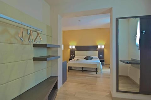 Junior Suite | Down comforters, minibar, in-room safe, desk