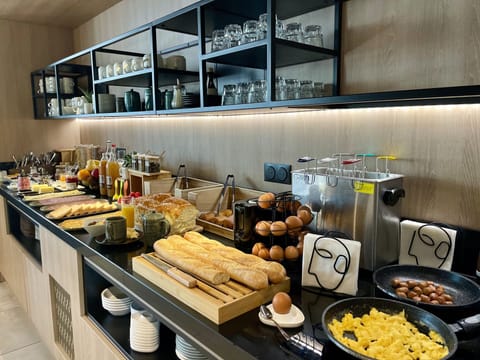 Daily buffet breakfast for a fee