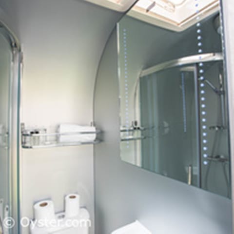  16 Ft Caravan | Bathroom shower