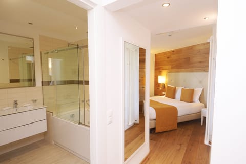 Luxury Double Room (Queen) | Premium bedding, pillowtop beds, minibar, in-room safe