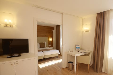 Junior Suite (Luxus) | Premium bedding, pillowtop beds, minibar, in-room safe