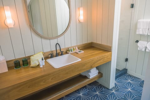 Suite, 2 Bedrooms | Bathroom | Shower, designer toiletries, hair dryer, towels