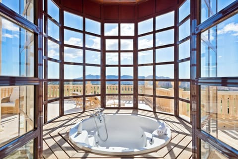 Premium bedding, down comforters, minibar, blackout drapes