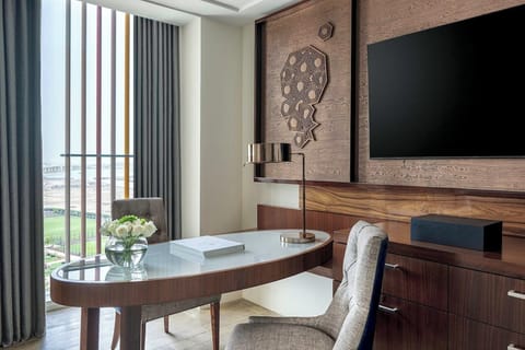 Executive Suite, 1 King Bed | Premium bedding, minibar, in-room safe, desk