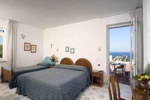 In-room safe, desk, cribs/infant beds, bed sheets